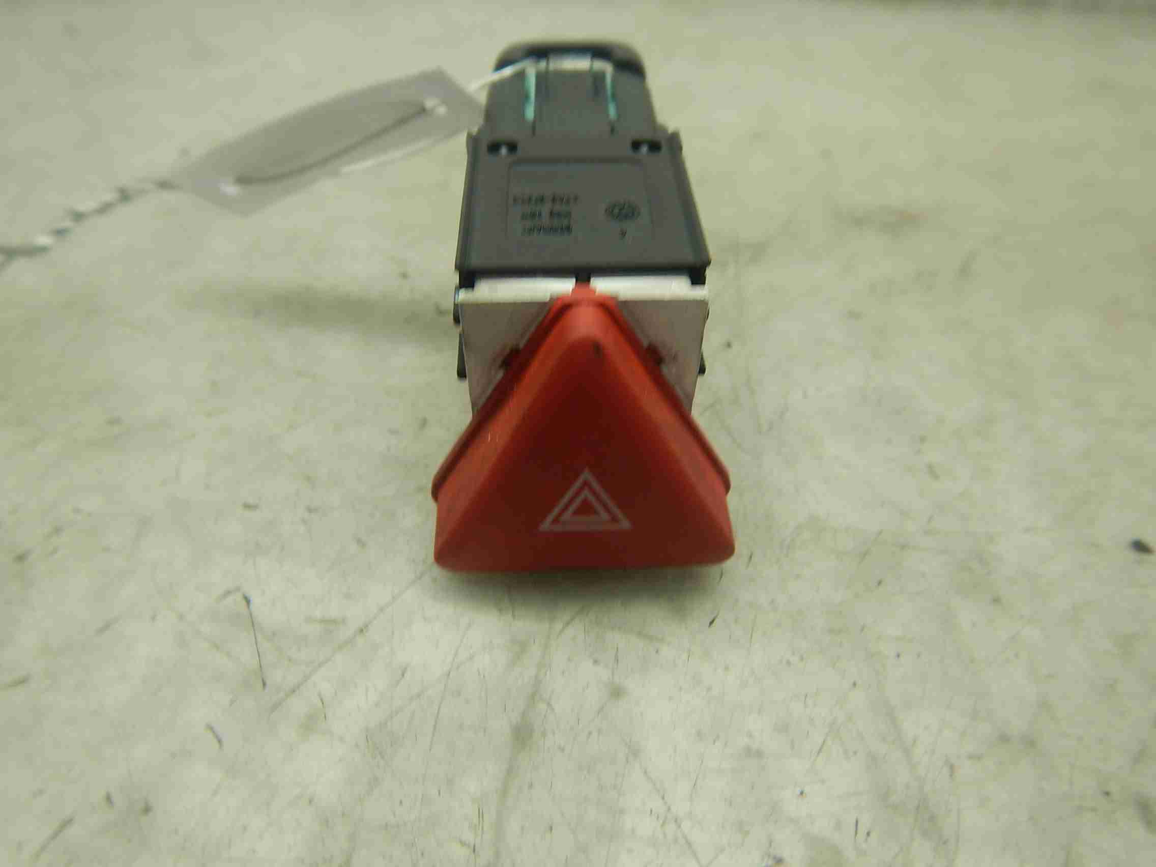 Кнопка аварийной сигнализации Volkswagen Jetta 5 (2005-2010)